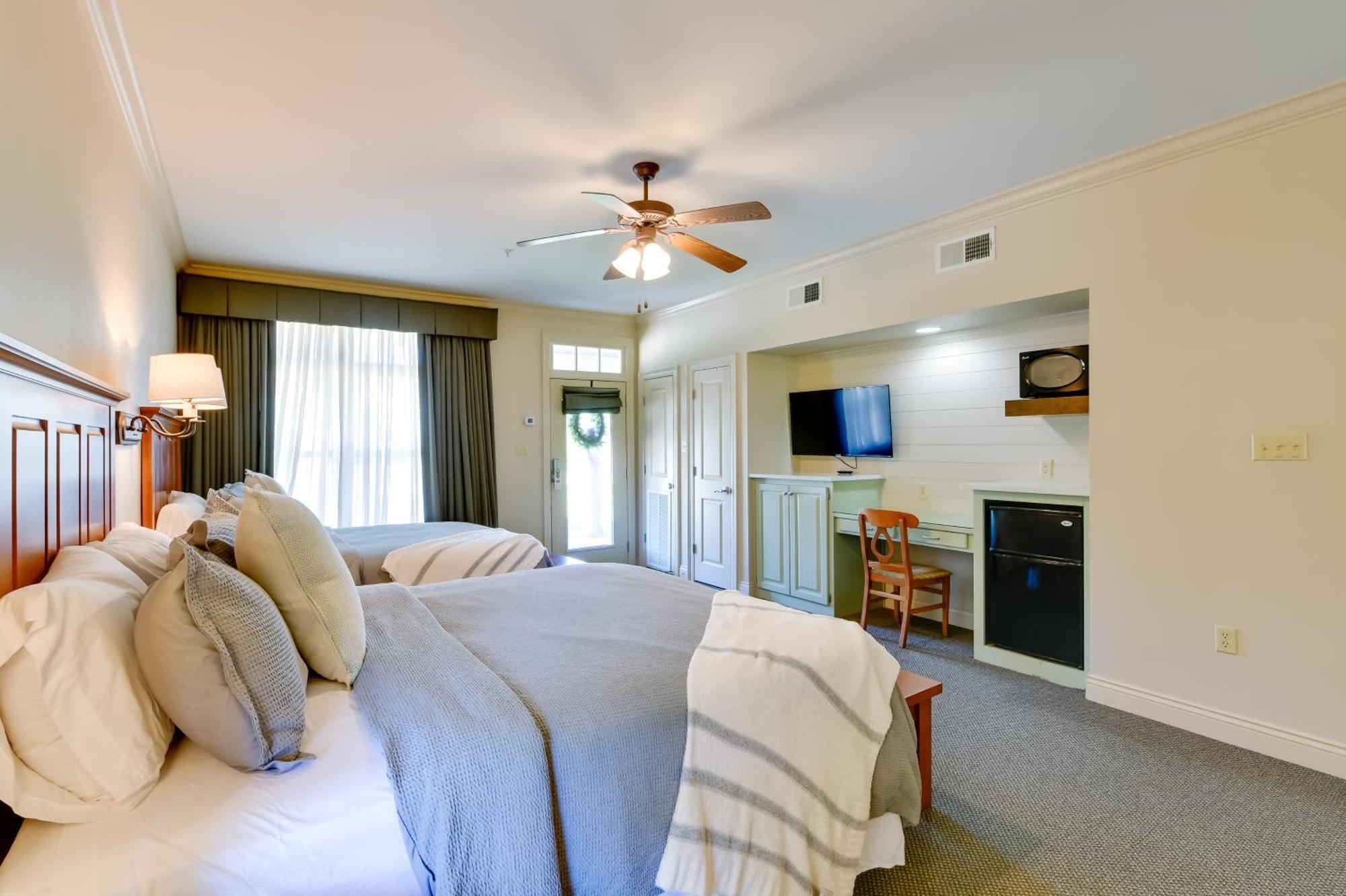 Spacious Springfield Home With Golf Course View! Eksteriør billede