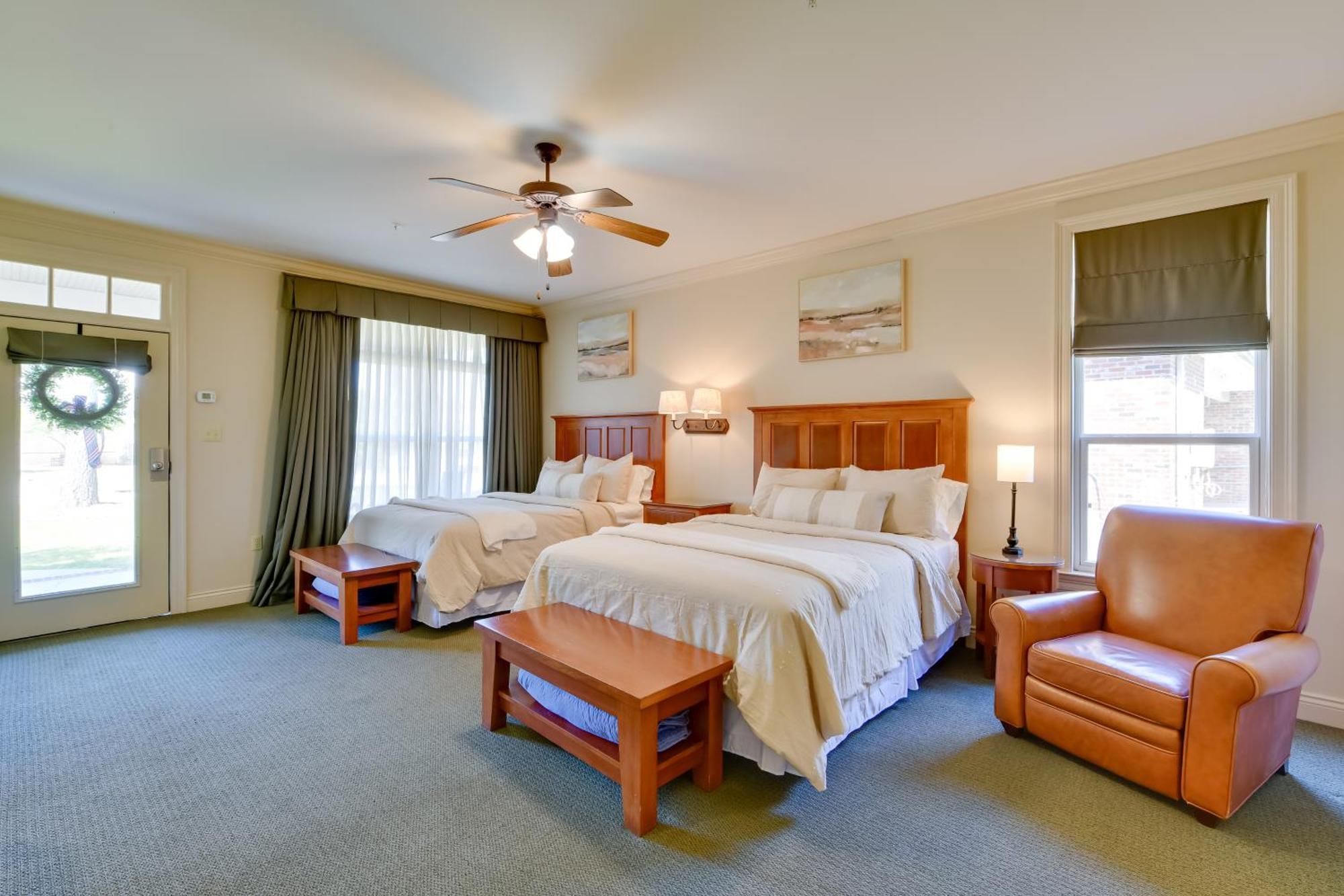 Spacious Springfield Home With Golf Course View! Eksteriør billede