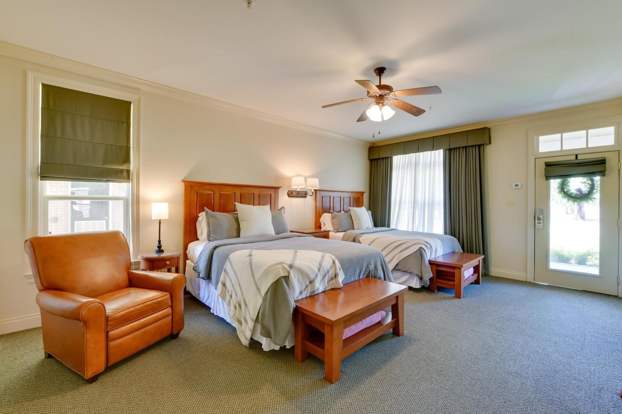 Spacious Springfield Home With Golf Course View! Eksteriør billede